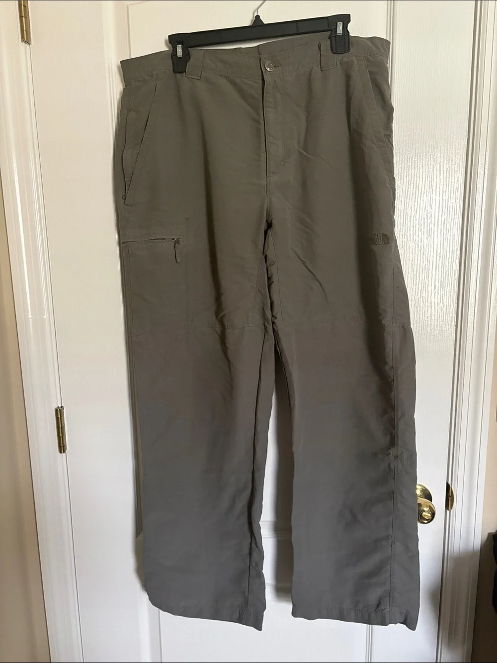 The North Face Men's Paramount Utility Hiking Pants in Olive Gray